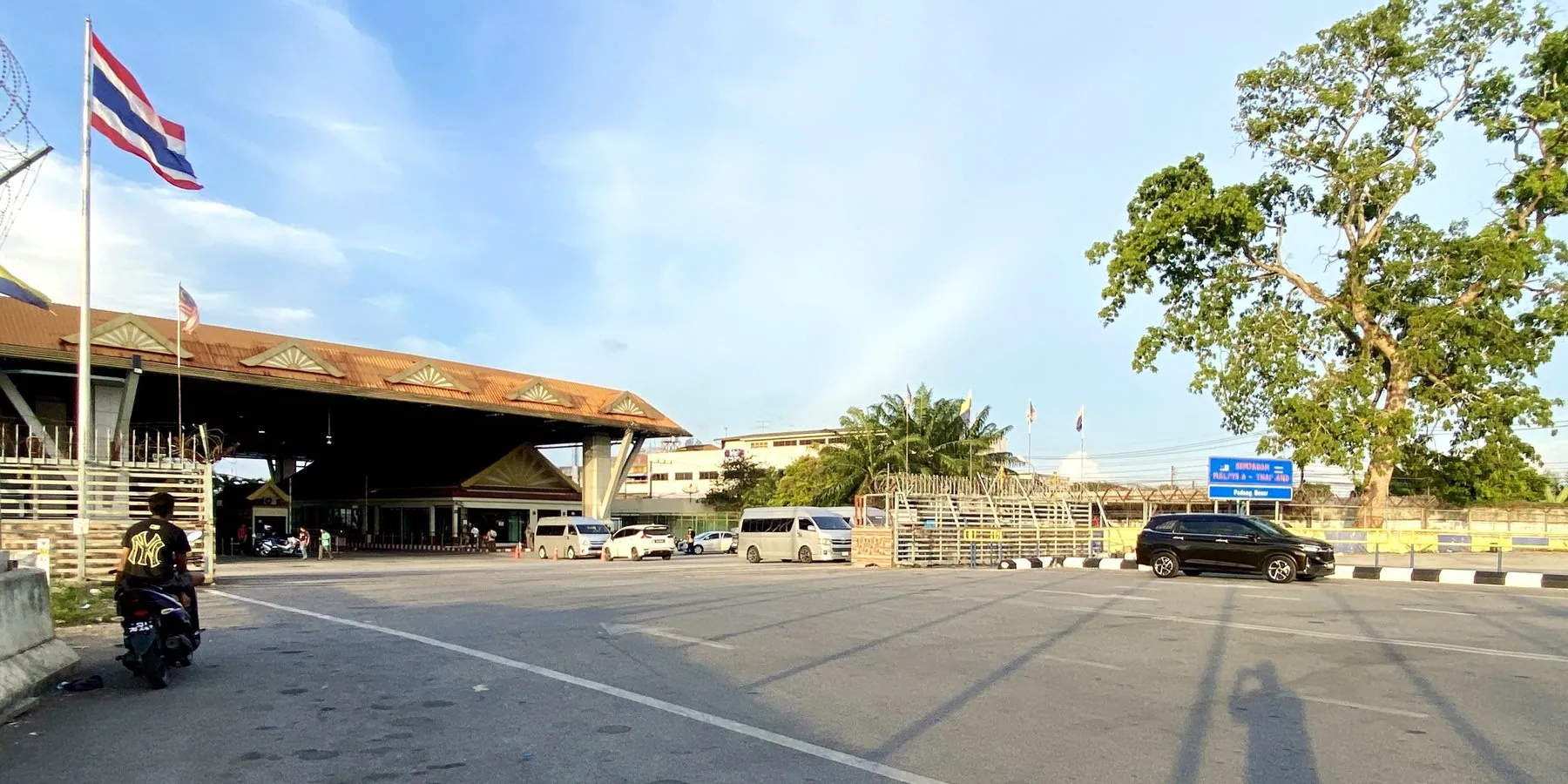 The border gate and Thai checkpoint buildings at the Padang Besar crossing, seen from the Malaysian side