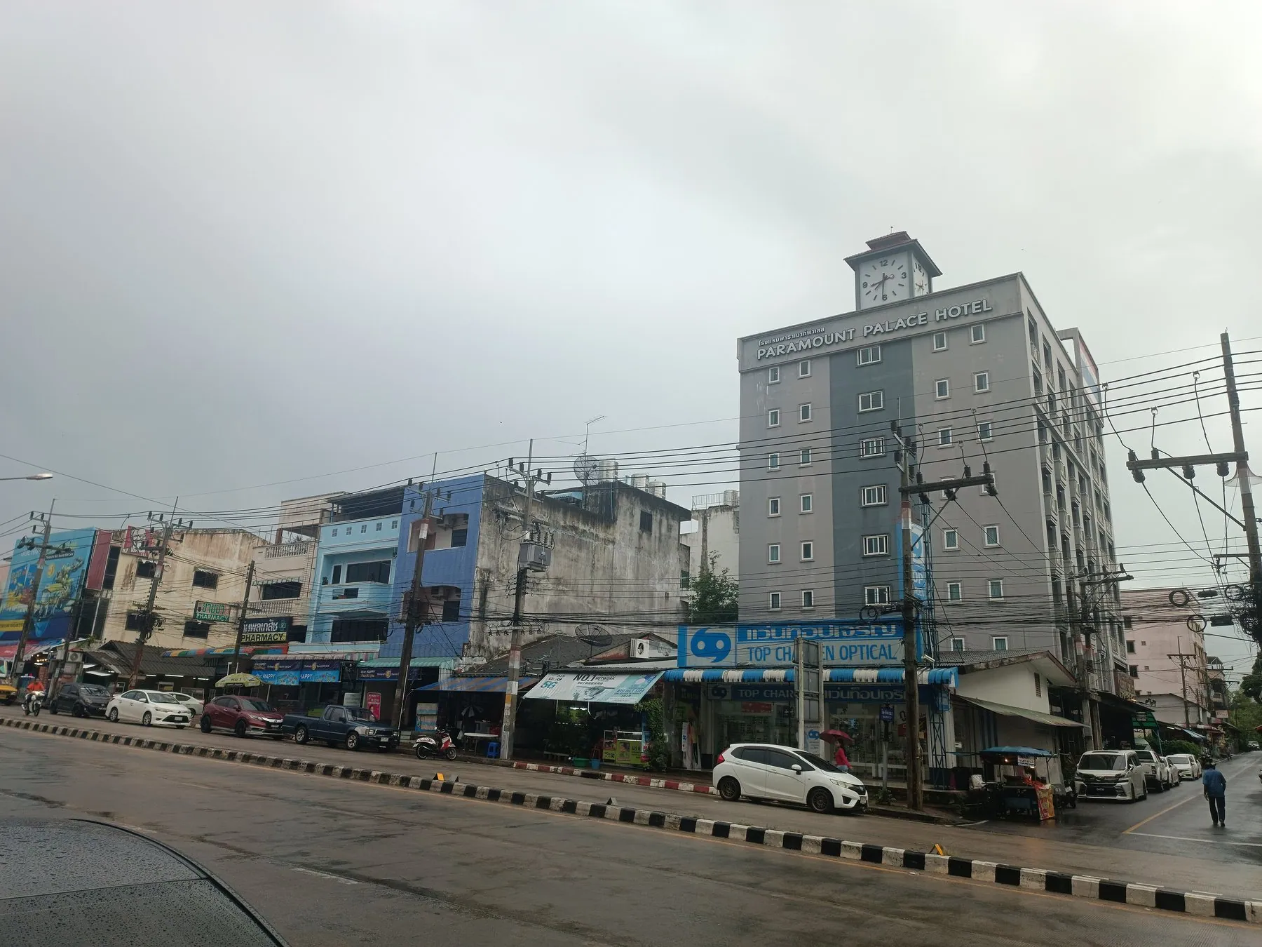 The wide main road through Danok on Highway 4, the Thai border town at the Sadao crossing